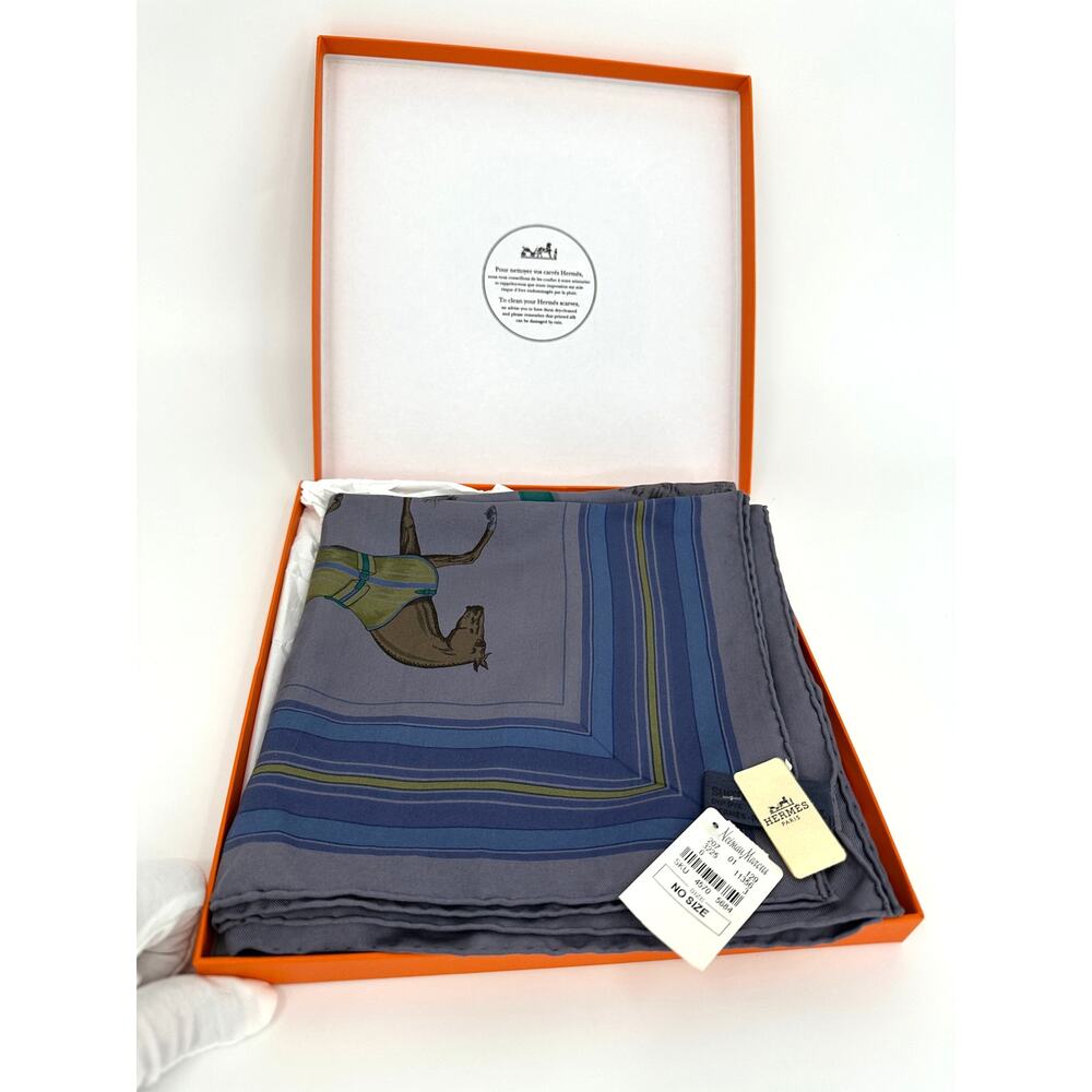 Hermès Couvertures et Tenues de Jour Silk 90 Carré Lavender Jacques Eudel NWT